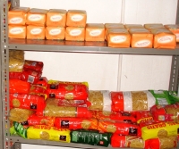 LA SOLEDAD DEL PUENTE ENTREGA A C�RITAS EL PREMIO DEL TORNEO NAZARENO DE ESTE A�O