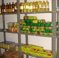 LA SOLEDAD DEL PUENTE ENTREGA A C�RITAS EL PREMIO DEL TORNEO NAZARENO DE ESTE A�O