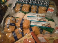 LA HERMANDAD DE LA SOLEDAD DEL PUENTE AL LADO DE LOS M�S DESFAVORECIDOS