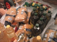 LA HERMANDAD DE LA SOLEDAD DEL PUENTE AL LADO DE LOS M�S DESFAVORECIDOS