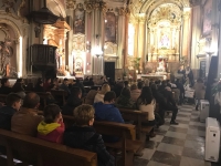 LOS NI�OS DE LA SOLEDAD DEL PUENTE RECIBEN LA MEDALLA DE PLATA DE LA HERMANDAD