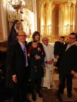 LOS NI�OS DE LA SOLEDAD DEL PUENTE RECIBEN LA MEDALLA DE PLATA DE LA HERMANDAD