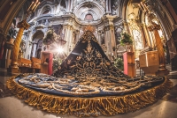 CUENCA SE LLENA DE FE PARA BESAR LA MANO DE LA MADRE DEL JUEVES SANTO