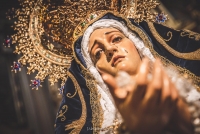 CUENCA SE LLENA DE FE PARA BESAR LA MANO DE LA MADRE DEL JUEVES SANTO