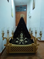 EL PASO INFANTIL DE LA SOLEDAD DEL PUENTE ES BENDECIDO ANTE SU SALIDA PROCESIONAL