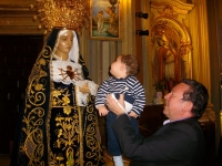 LA HERMANDAD IMPONE LA MEDALLA DE PLATA A LOS NI�OS DEL FUTURO