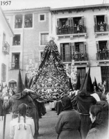 EL PASO INFANTIL DE LA SOLEDAD DEL PUENTE ES BENDECIDO ANTE SU SALIDA PROCESIONAL