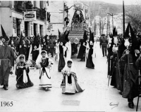 EL PASO INFANTIL DE LA SOLEDAD DEL PUENTE ES BENDECIDO ANTE SU SALIDA PROCESIONAL