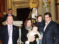 LA HERMANDAD IMPONE LA MEDALLA DE PLATA A LOS NIOS DEL FUTURO