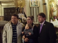 LA HERMANDAD IMPONE LA MEDALLA DE PLATA A LOS NIOS DEL FUTURO