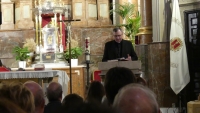 ANTONIO FERNNDEZ FERRERO PRONUNCIA SU ORACIN HACIA LA MADRE DE PAZ Y CARIDAD