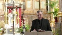 ANTONIO FERNNDEZ FERRERO PRONUNCIA SU ORACIN HACIA LA MADRE DE PAZ Y CARIDAD