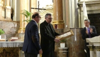 ANTONIO FERNNDEZ FERRERO PRONUNCIA SU ORACIN HACIA LA MADRE DE PAZ Y CARIDAD
