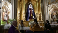EL PASO INFANTIL DE LA SOLEDAD DEL PUENTE ES BENDECIDO ANTE SU SALIDA PROCESIONAL