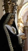 EL PASO INFANTIL DE LA SOLEDAD DEL PUENTE ES BENDECIDO ANTE SU SALIDA PROCESIONAL
