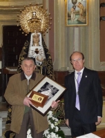 UN DESFILE DE PAZ Y CARIDAD PARA LOS ANALES DE LA HISTORIA DE LA HERMANDAD